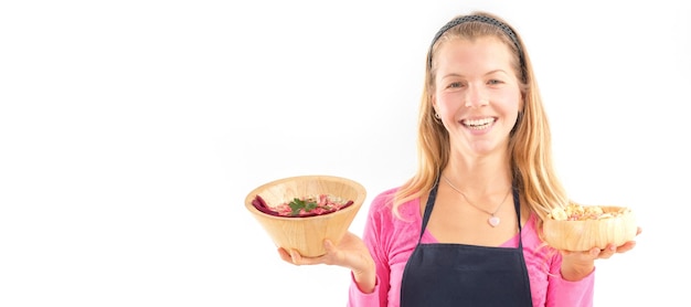 Uśmiechnięta osoba z potrawą